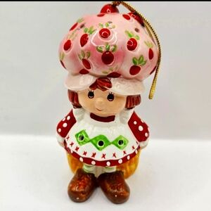 VINTAGE 1983 STRAWBERRY SHORTCAKE CHRISTMAS ORNAMENT